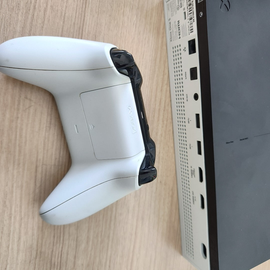 CONSOLA DE VIDEOJUEGO MICROSOFT XBOX ONE S 500 GB  (SEMINUEVO)