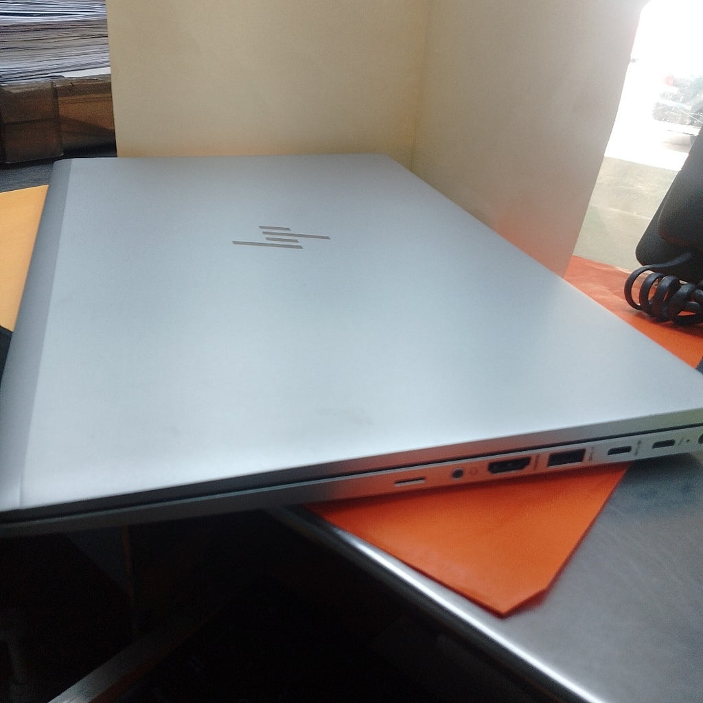 LAPTOP HP ELITEBOOK 650 G10 (2024) 512 GB SSD 16 GB RAM (SEMINUEVO)