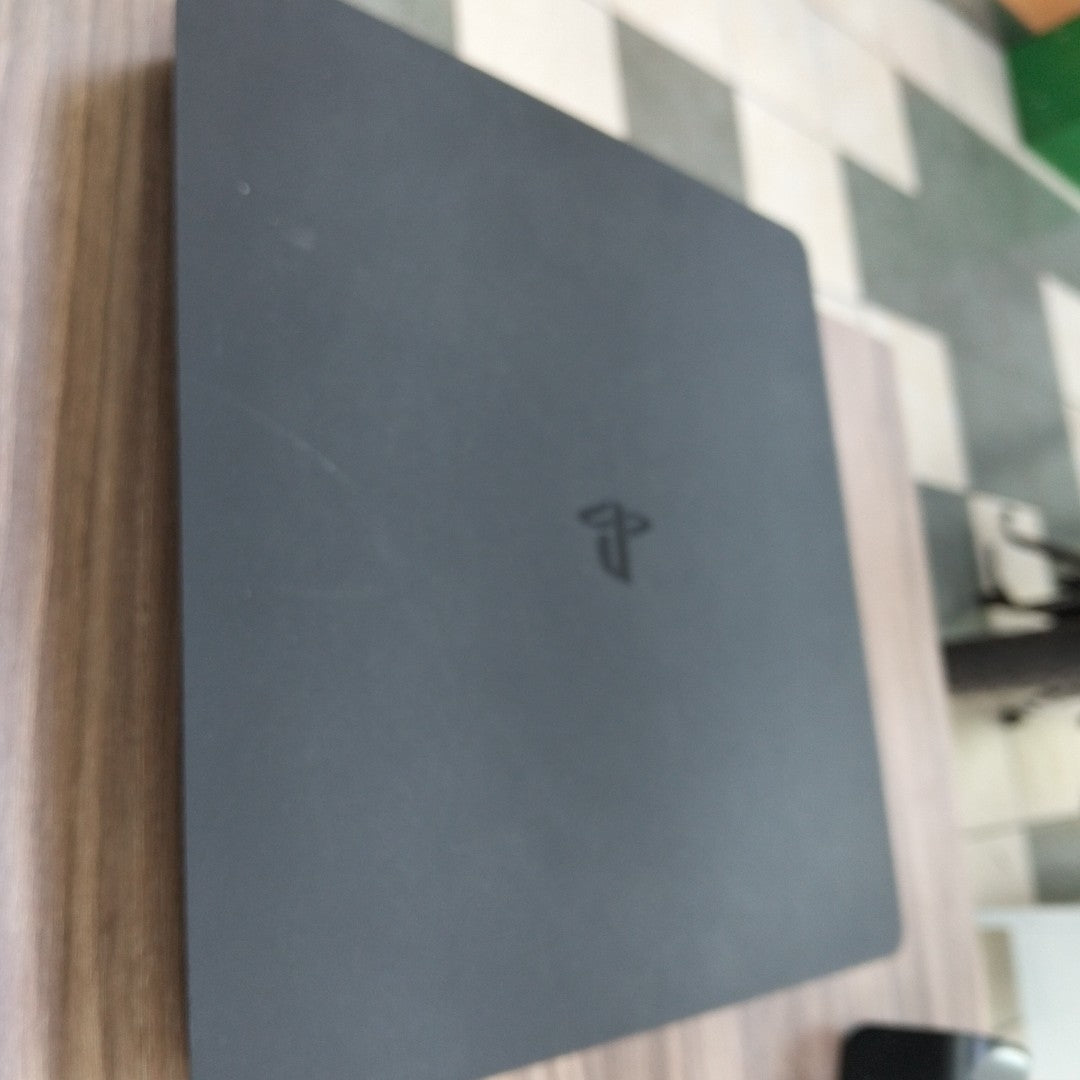 CONSOLA DE VIDEOJUEGO SONY PS4 SLIM 1 TB (SEMINUEVO)