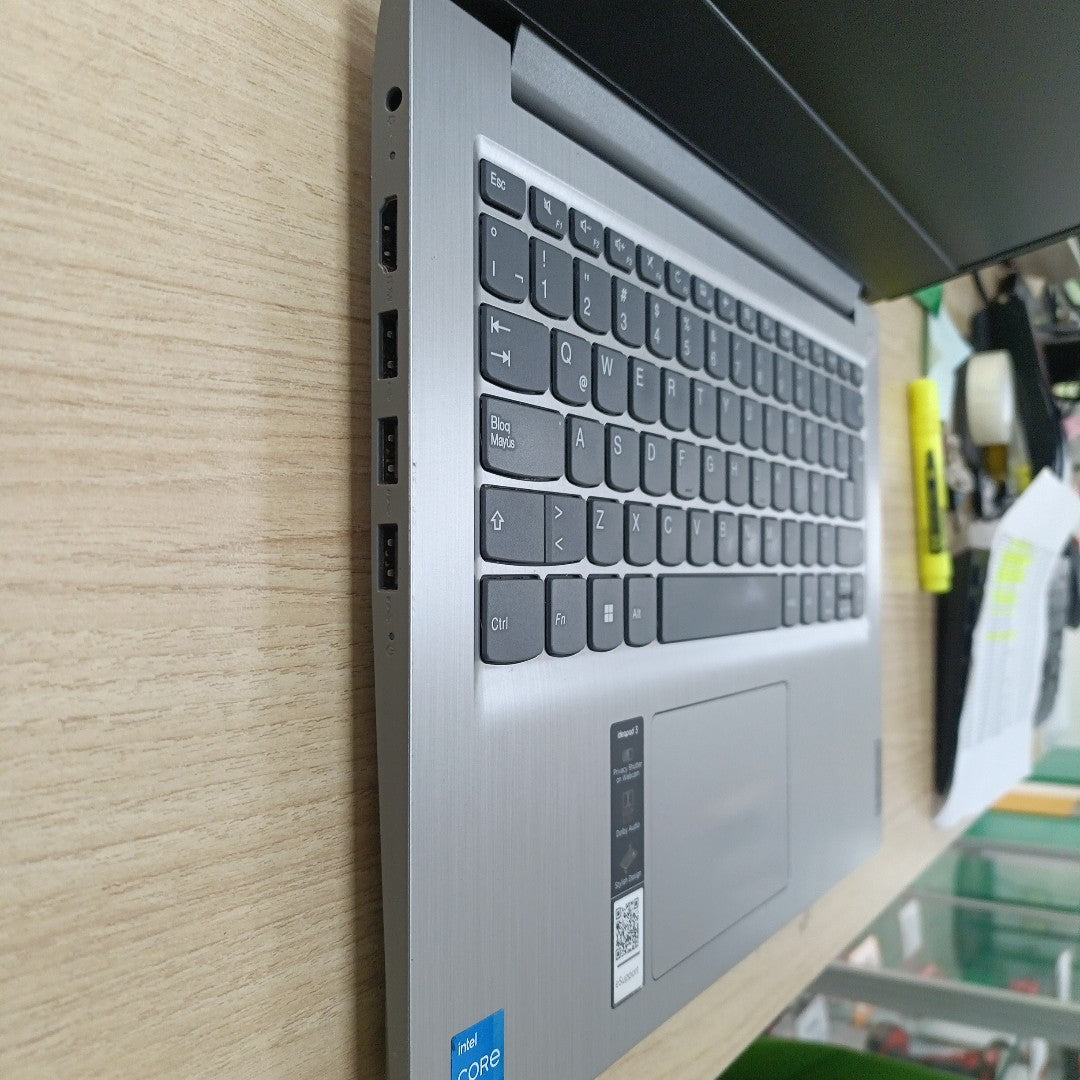 LAPTOP LENOVO IDEAPAD 3 14ITL05 (2022) 512 GB SSD 8 GB RAM (SEMINUEVO)