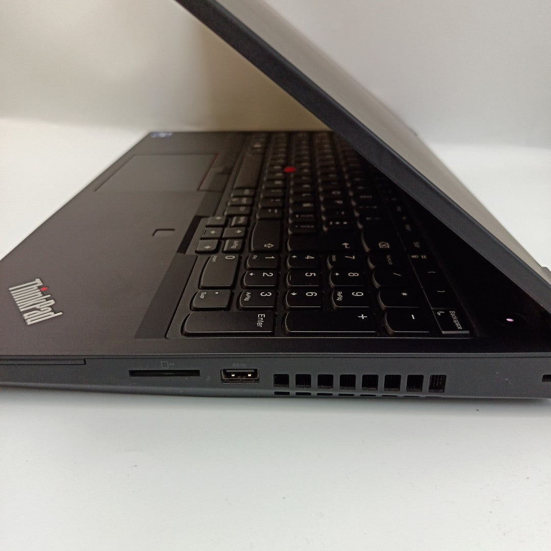 LAPTOP LENOVO THINKPAD P15 GEN 2 (2022) 2 TB SSD 32 GB RAM (SEMINUEVO)
