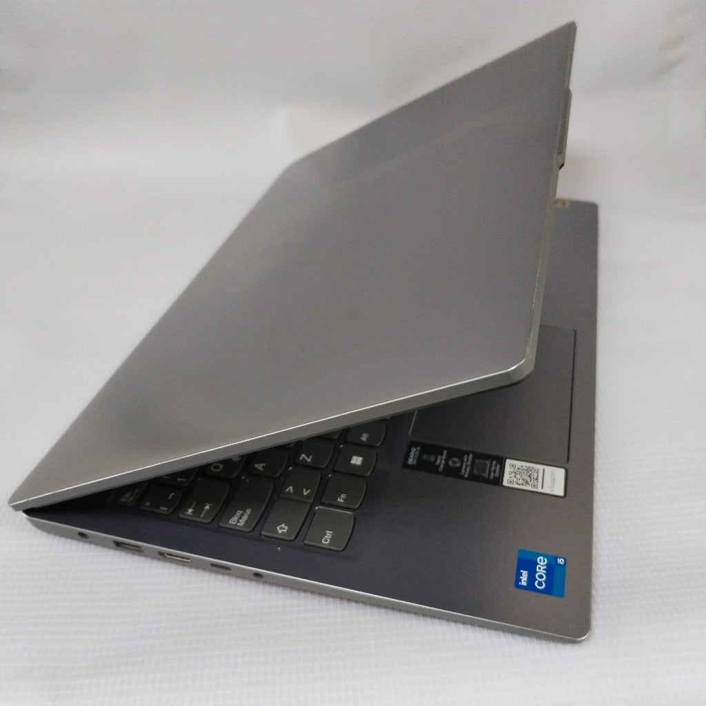 LAPTOP LENOVO IDEAPAD SLIM 3 15IAH8 (2024) 512 GB SSD 8 GB RAM (SEMINUEVO)