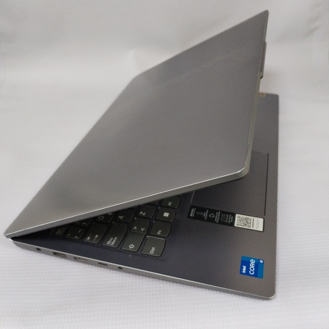 LAPTOP LENOVO IDEAPAD SLIM 3 15IAH8 (2024) 512 GB SSD 8 GB RAM (SEMINUEVO)