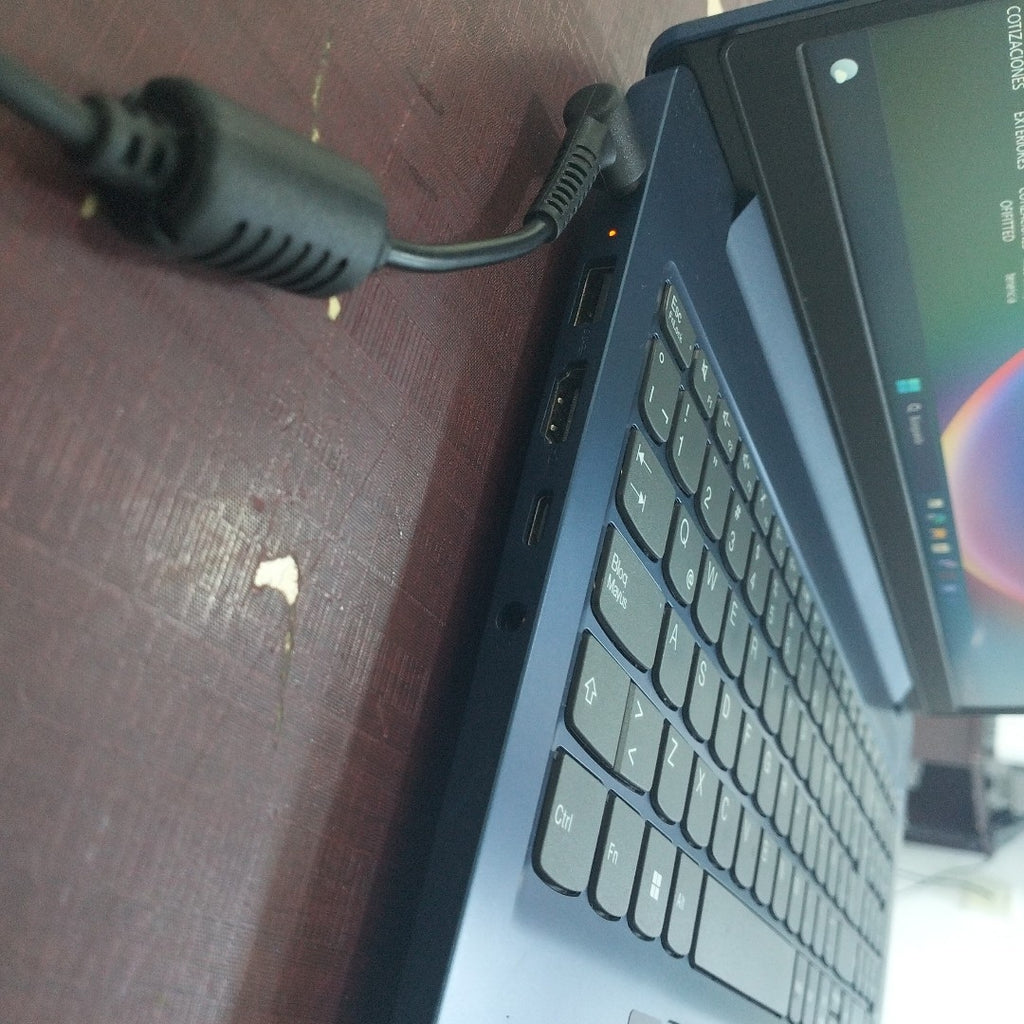 LAPTOP LENOVO IDEAPAD SLIM 3 15IAN8 (2023) 256 GB SSD 8 GB RAM (SEMINUEVO)