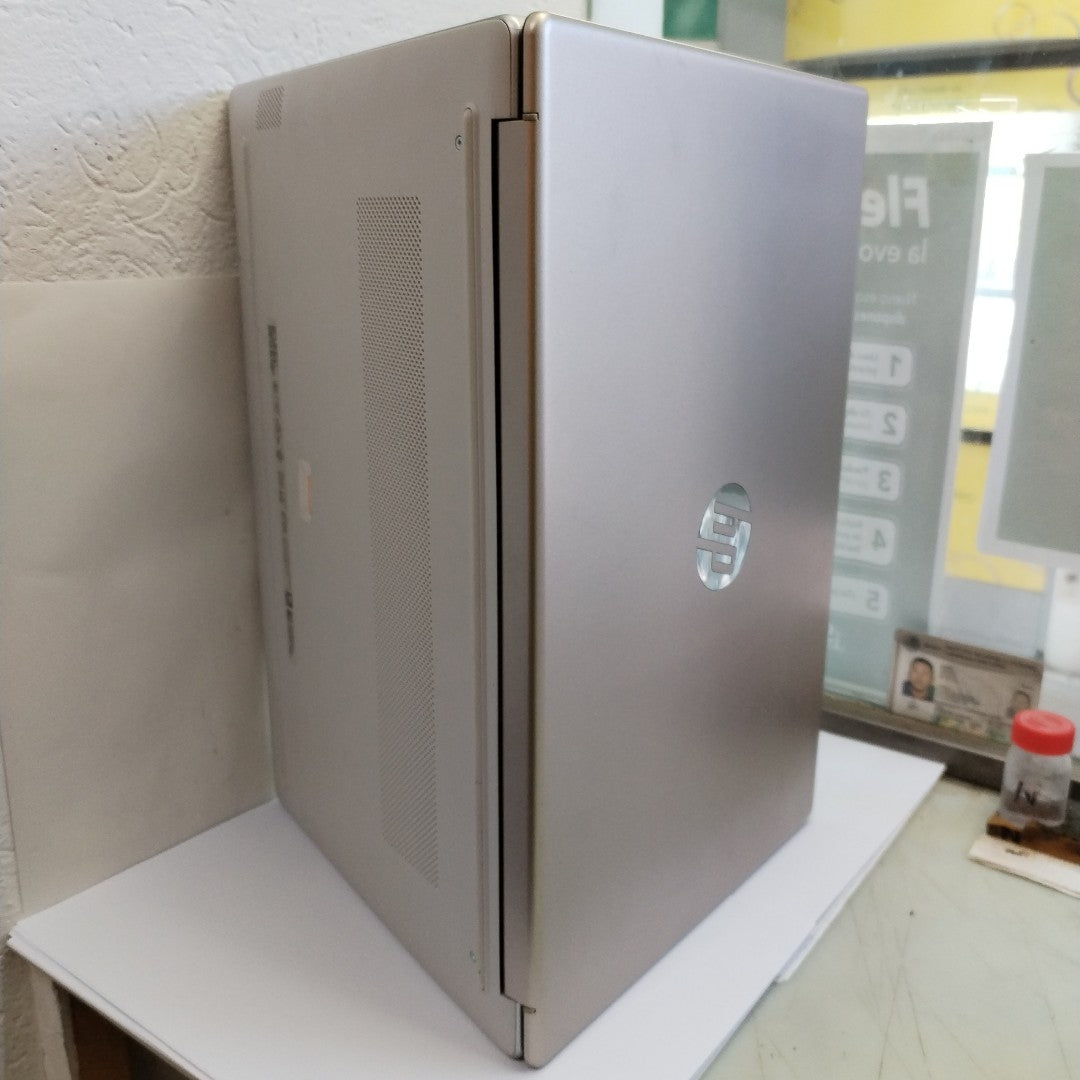 LAPTOP HP 15-FC0000LA(2024) 512 GB SSD 8 GB RAM (SEMINUEVO)