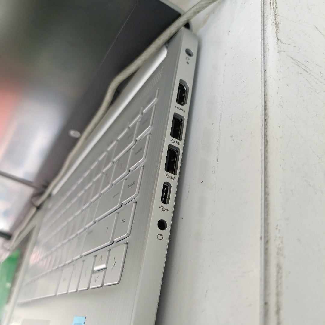 LAPTOP HP 14-DQ0530LA(2024) 256 GB SSD 8 GB RAM (SEMINUEVO)