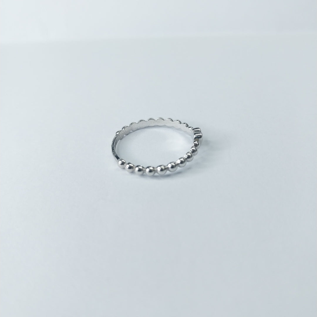 10151AND44965B449 FRD3 ANILLO DE BOLITAS CON CORAZON EN MEDIO O/B ORO 14K 1.5GRS (NUEVO)