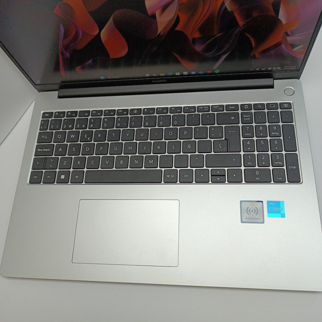 LAPTOP HUAWEI MATEBOOK D16 MCLF-X (2024) 1 TB SSD 16 GB RAM (SEMINUEVO)