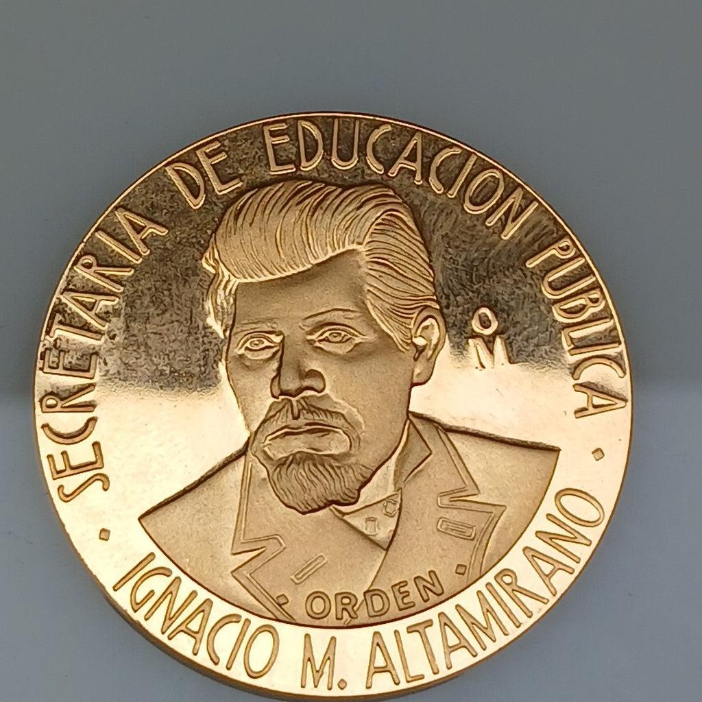 K1 42,00 GRMS - DTO. 0,00 GRMS - 21 K - AVALÚO 76734,00 * IDENTIFICACIÓN MEDALLA CONMEMORATIVA * MATERIALES ORO * ES (SEMINUEVO)