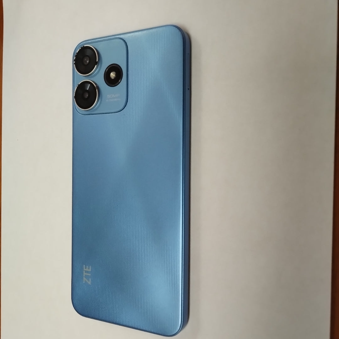 CELULAR ZTE BLADE V50 SMART 7060 128 GB 4 GB RAM (SEMINUEVO)
