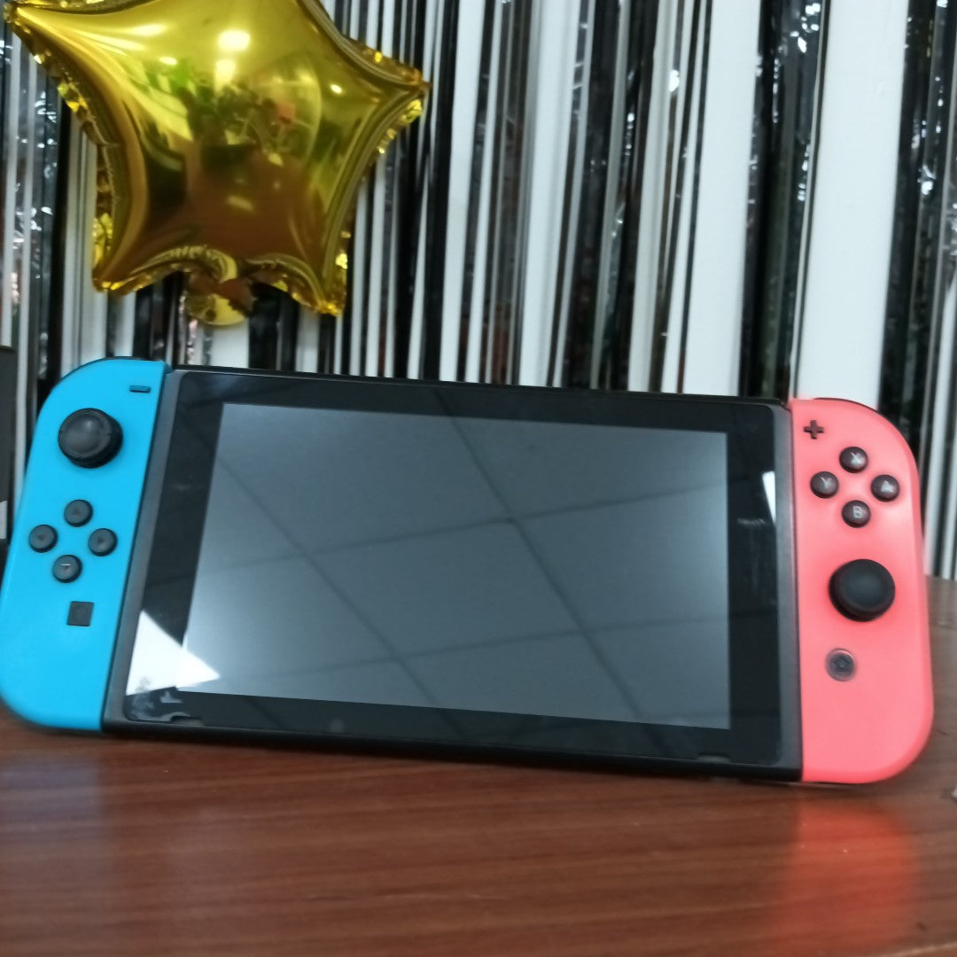 CONSOLA DE VIDEOJUEGO NINTENDO SWITCH 1.1 32 GB (SEMINUEVO)