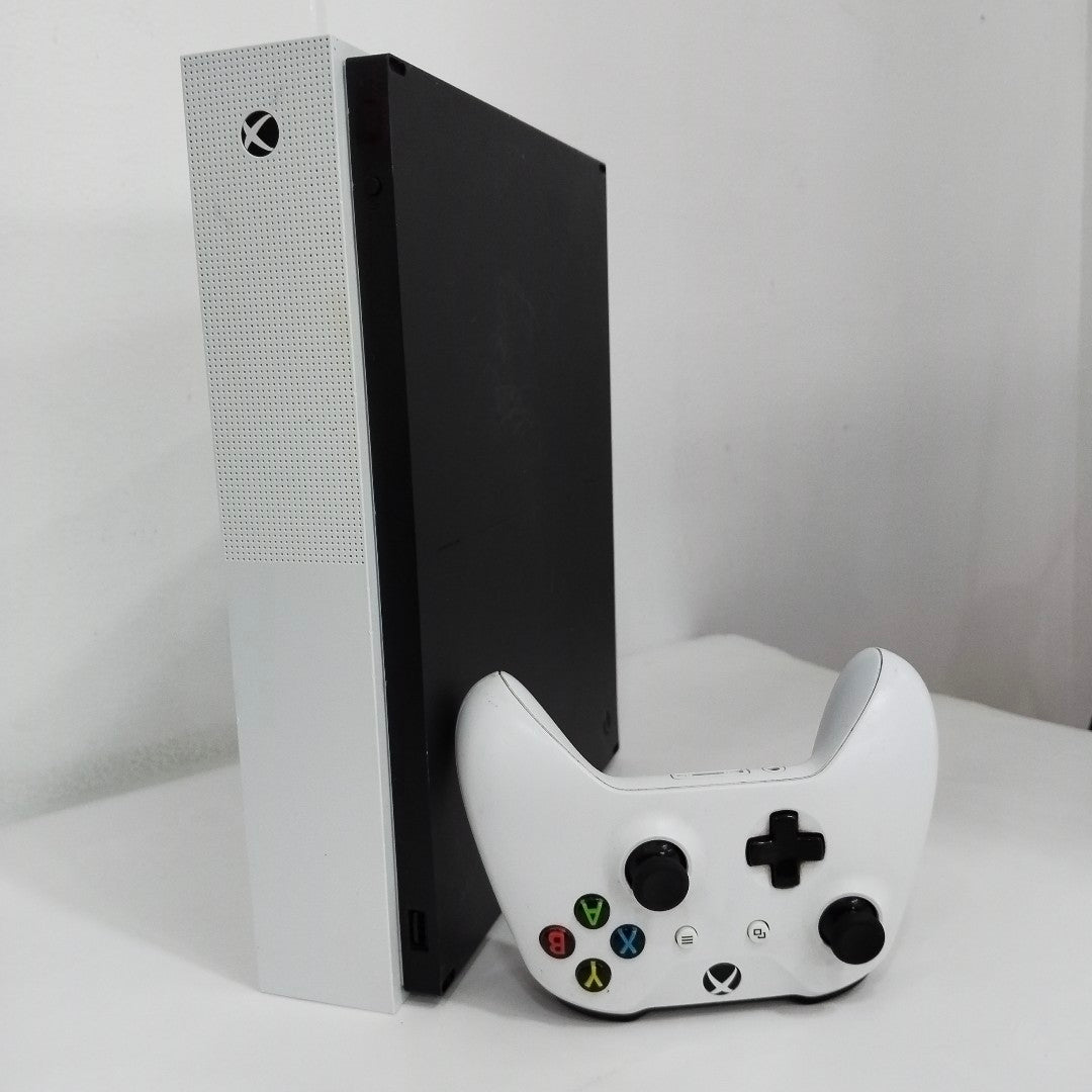 CONSOLA DE VIDEOJUEGO MICROSOFT XBOX ONE S 1 TB (SEMINUEVO)