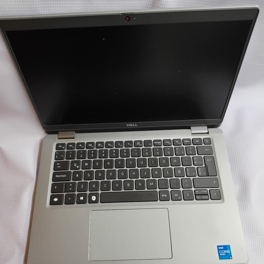 LAPTOP DELL LATITUDE 5320 (2022) 256 GB SSD 16 GB RAM (SEMINUEVO)