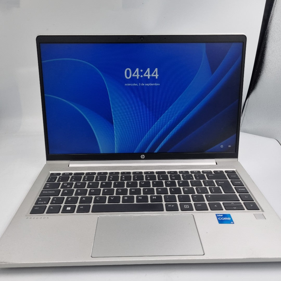 LAPTOP HP PROBOOK 440 G8 (2022) 256 GB SSD 8 GB RAM (SEMINUEVO)