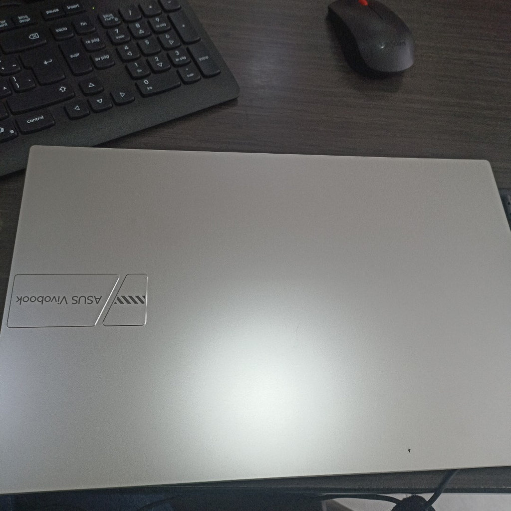 LAPTOP ASUS VIVOBOOK 15 X1504ZA-NJ302W (2024) 512 GB SSD 12 GB RAM (SEMINUEVO)