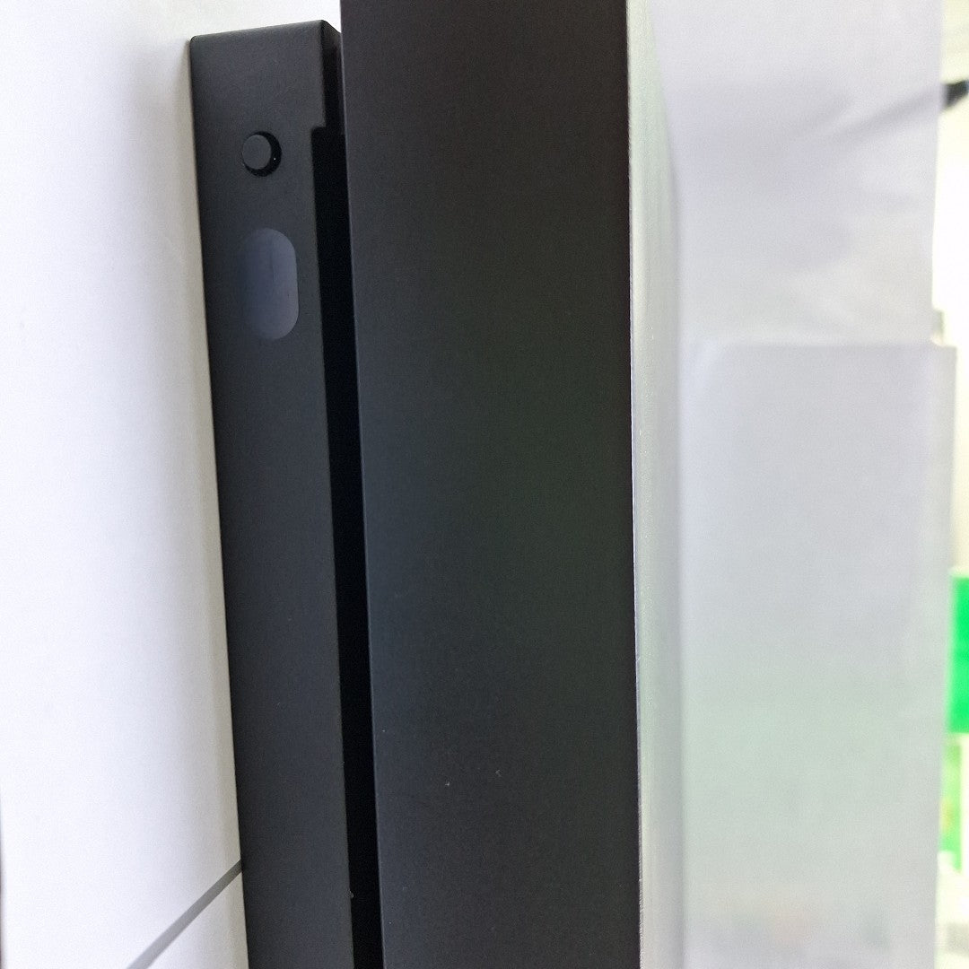 CONSOLA DE VIDEOJUEGO MICROSOFT XBOX ONE X 1 TB (SEMINUEVO)