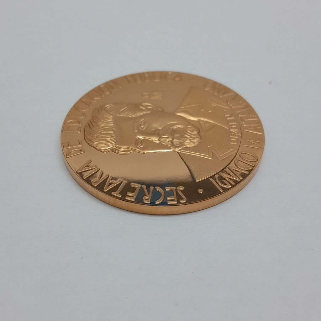K1 42,20 GRMS - DTO. 0,00 GRMS - 21 K - AVALÚO 77099,40 * IDENTIFICACIÓN MEDALLA CONMEMORATIVA * MATERIALES ORO * ES (SEMINUEVO)