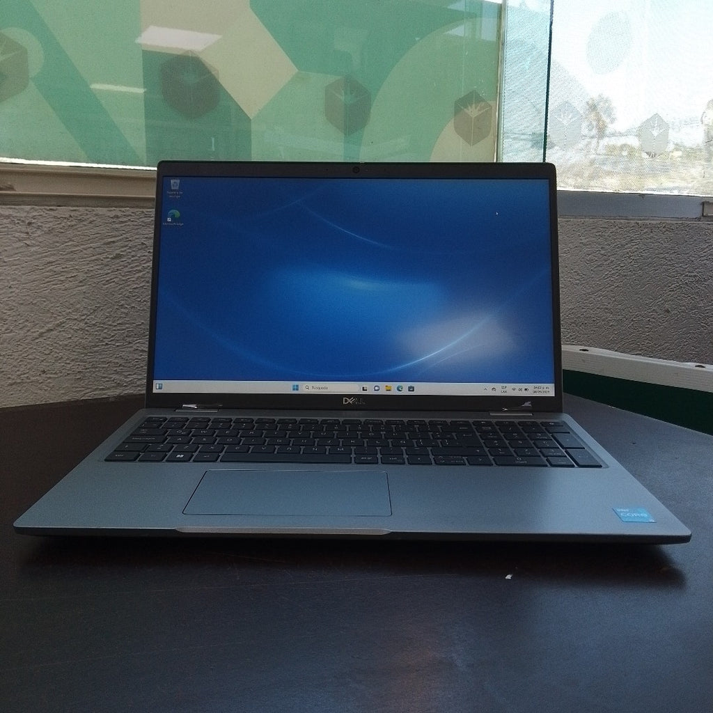 LAPTOP DELL LATITUDE 5540 (2023) 512 GB SSD 16 GB RAM (SEMINUEVO)