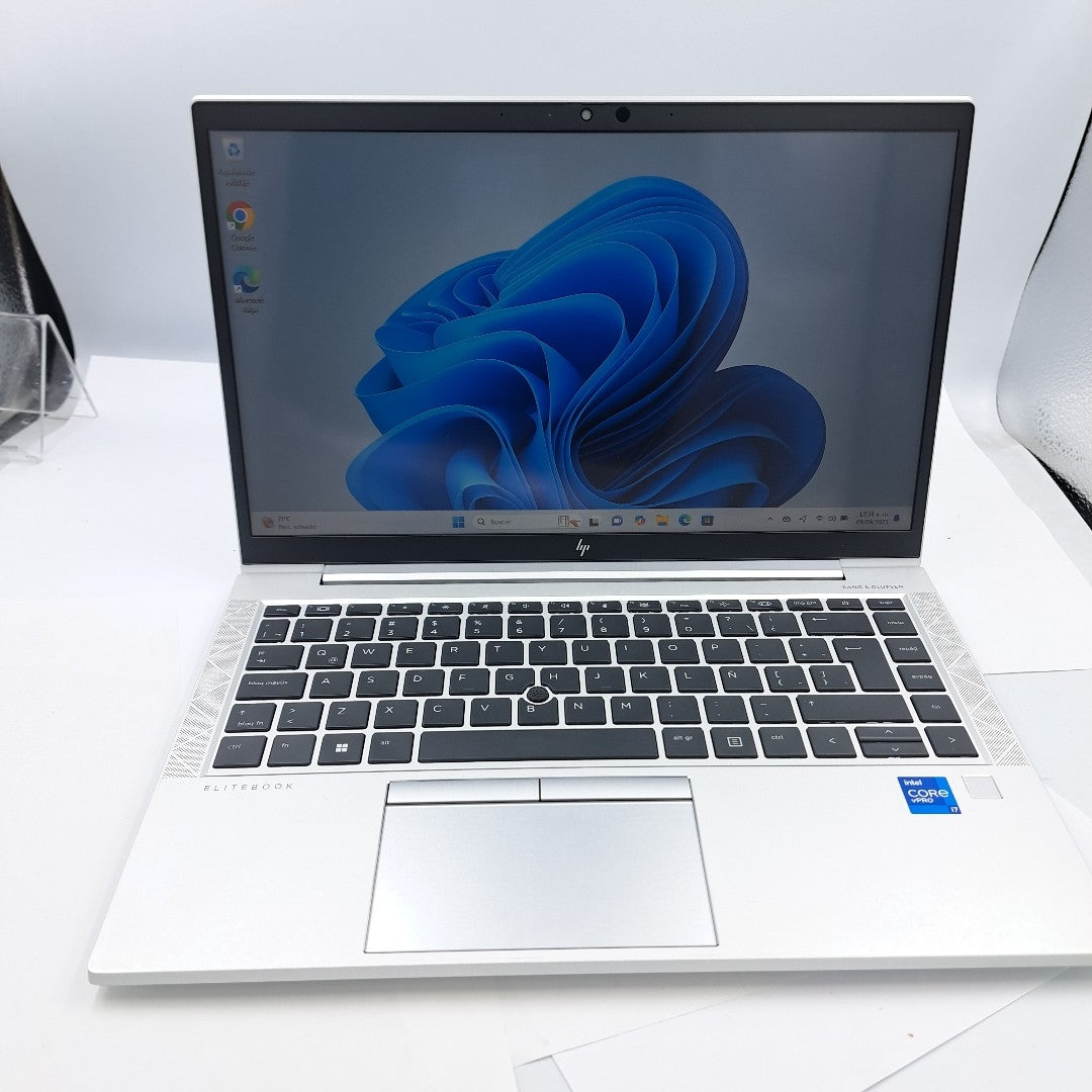 LAPTOP HP ELITEBOOK 840 G8 (2023) 256 GB SSD 16 GB RAM (SEMINUEVO)