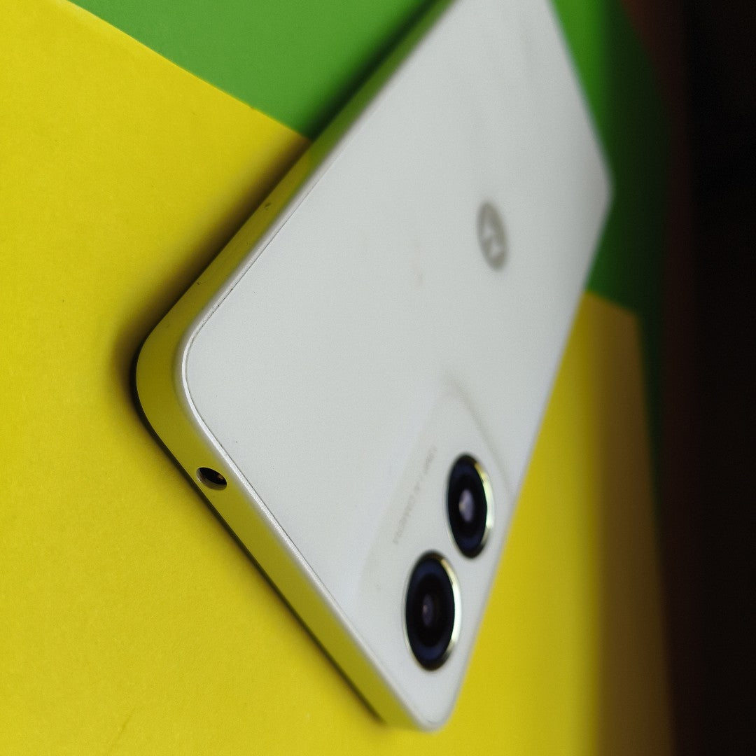 CELULAR MOTOROLA MOTO E14 XT2421-12 (2024) 64 GB 2 GB RAM (SEMINUEVO)