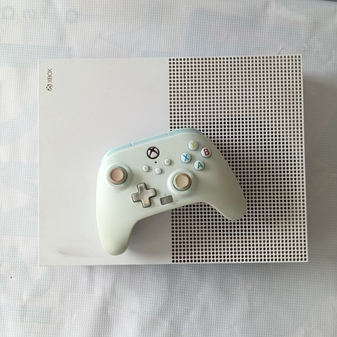 CONSOLA DE VIDEOJUEGO MICROSOFT XBOX ONE S 1 TB (SEMINUEVO)