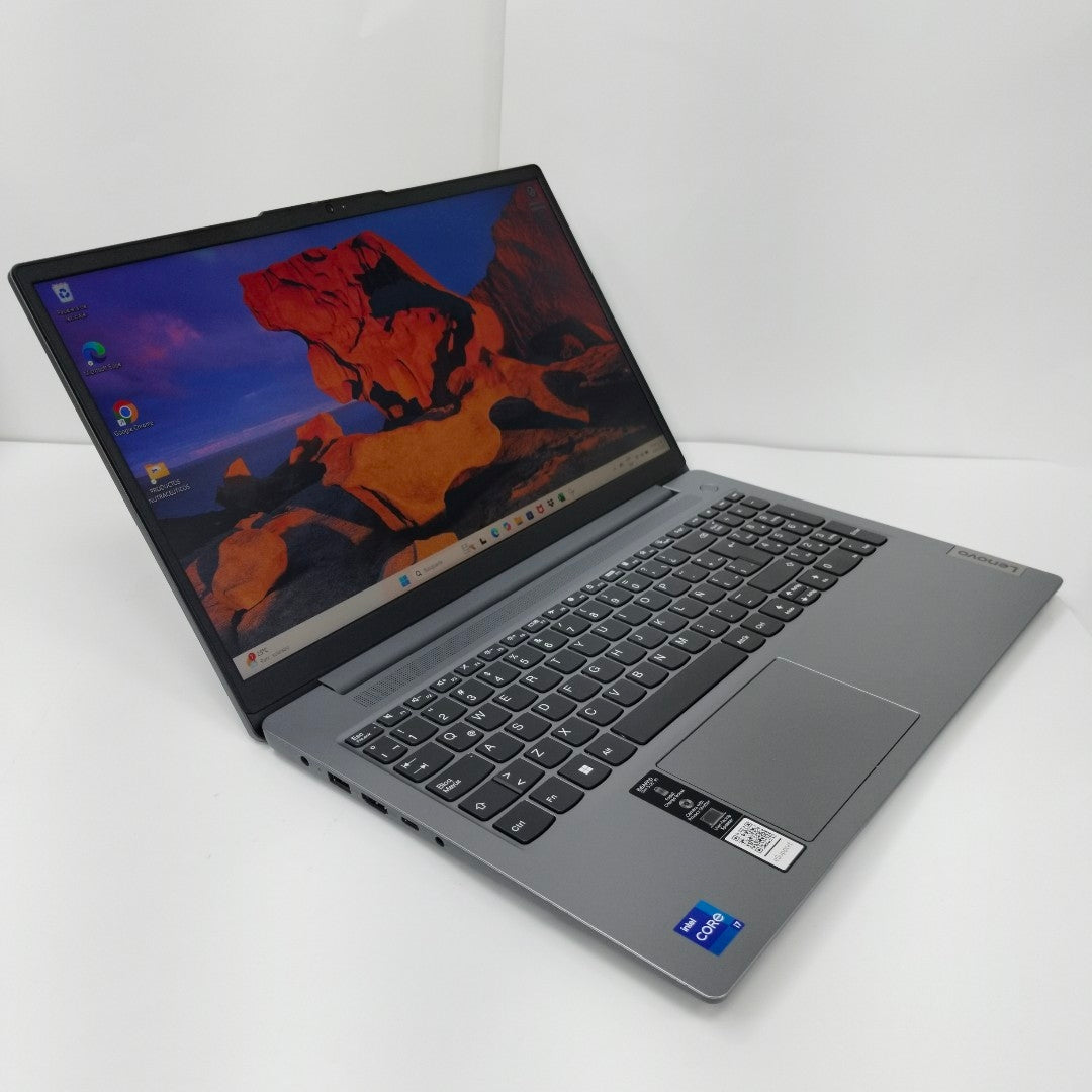 LAPTOP LENOVO IDEAPAD SLIM 3 15IRH08 (2024) 512 GB SSD 16 GB RAM