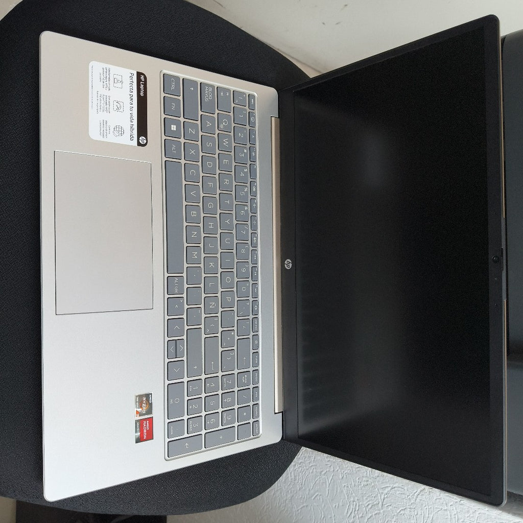 LAPTOP HP 15-FC0043LA (2024) 512 GB SSD 8 GB RAM (SEMINUEVO)