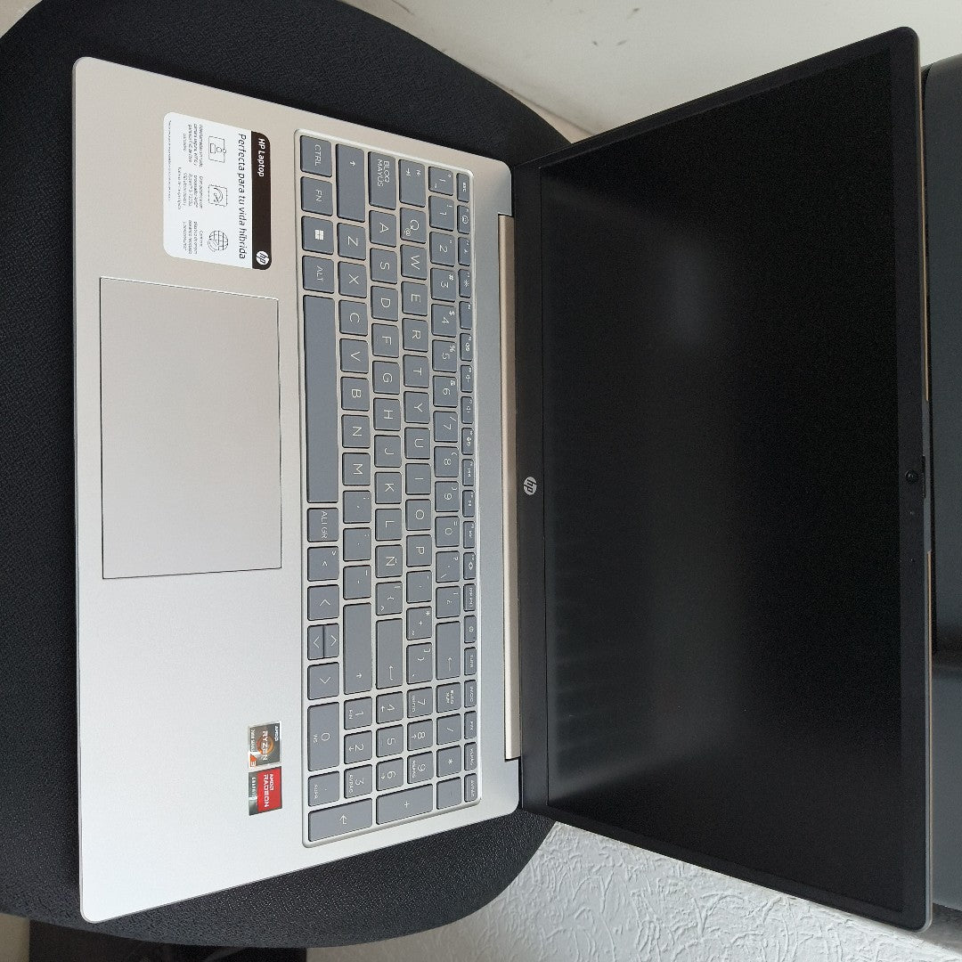 LAPTOP HP 15-FC0043LA (2024) 512 GB SSD 8 GB RAM (SEMINUEVO)
