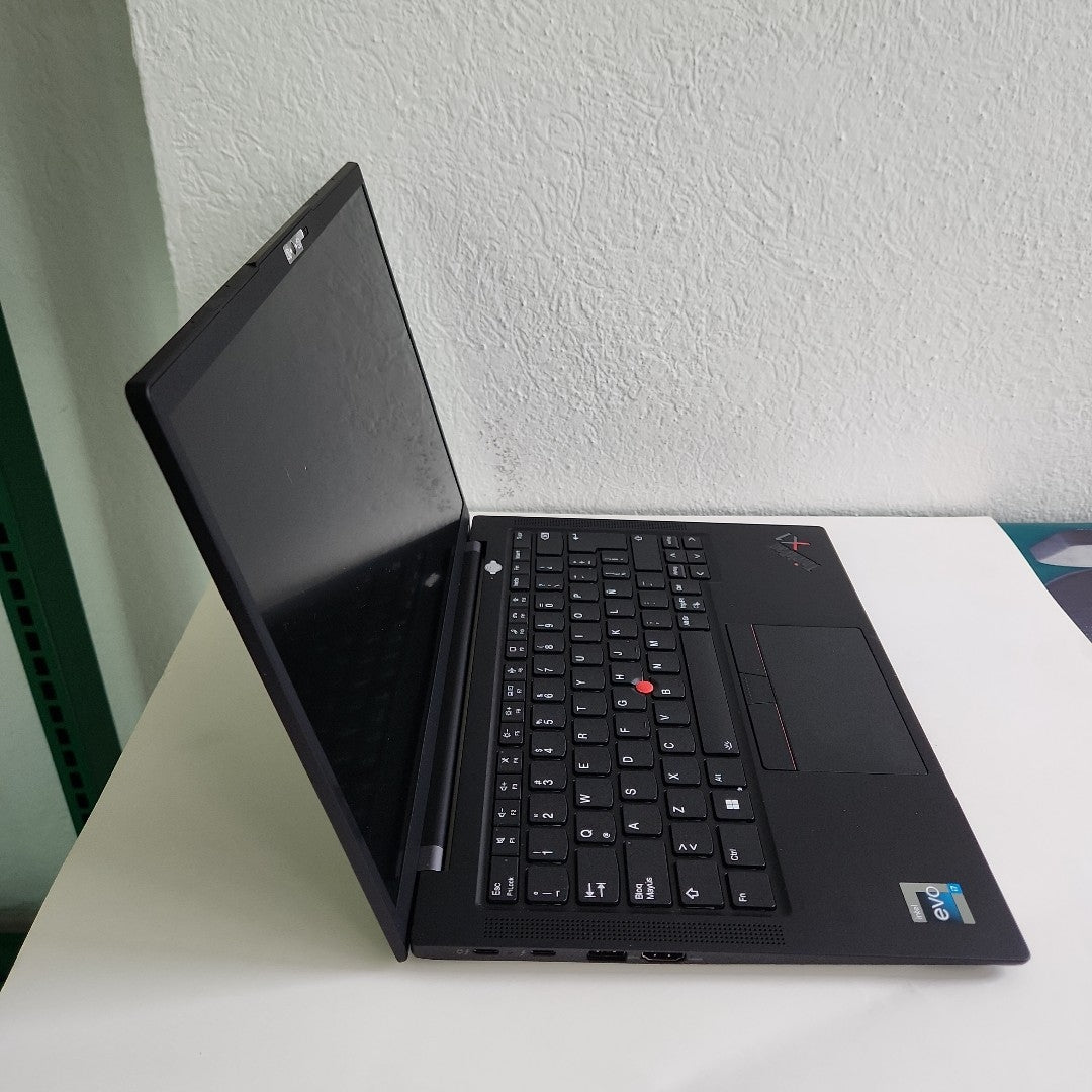 LAPTOP LENOVO THINKPAD X1 CARBON GEN 11 (2023) 512 GB SSD 16 GB RAM (SEMINUEVO)