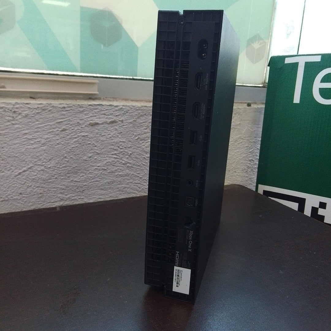 CONSOLA DE VIDEOJUEGO MICROSOFT XBOX ONE X 1 TB (SEMINUEVO)