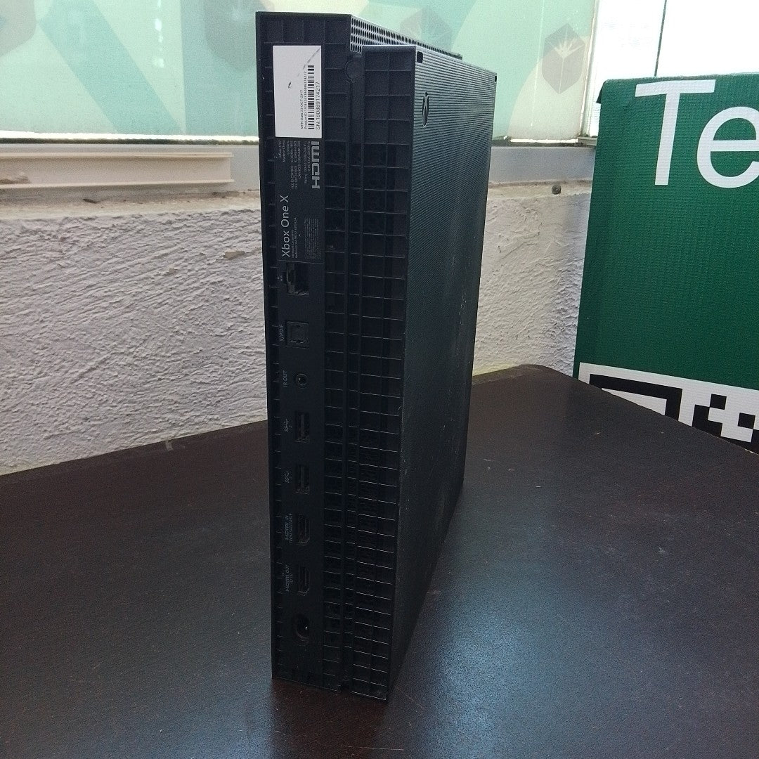 CONSOLA DE VIDEOJUEGO MICROSOFT XBOX ONE X 1 TB (SEMINUEVO)
