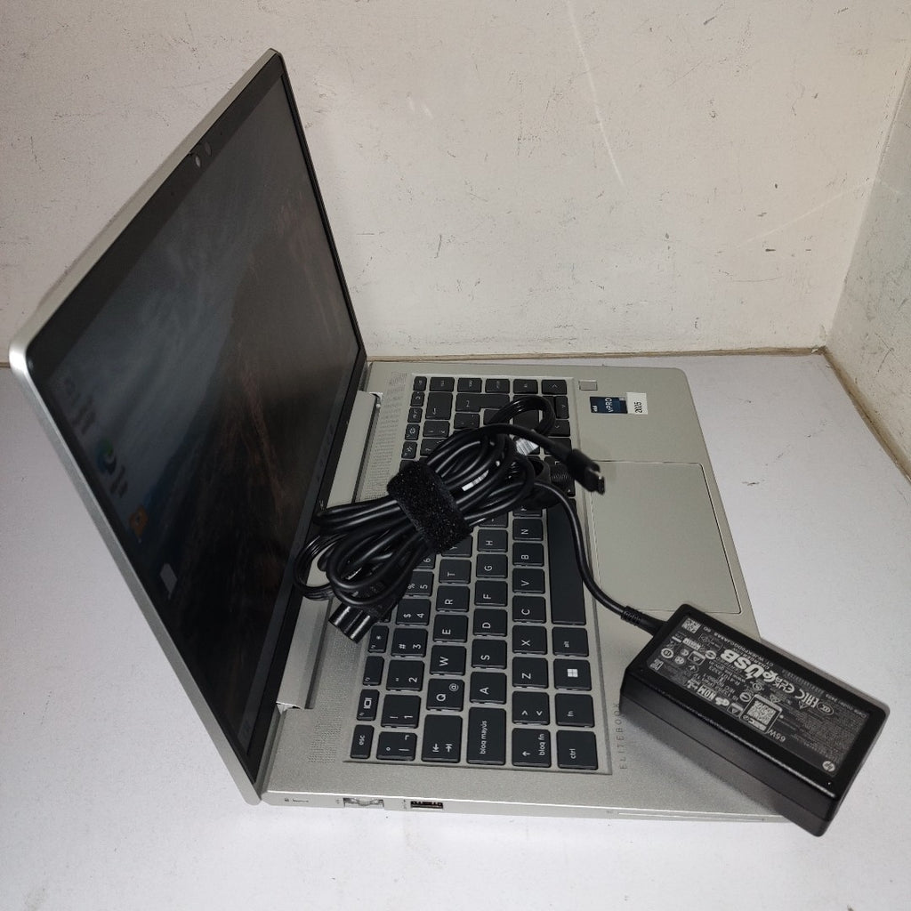 LAPTOP HP ELITEBOOK 640 G9 (2023) 256 GB SSD 16 GB RAM (SEMINUEVO)
