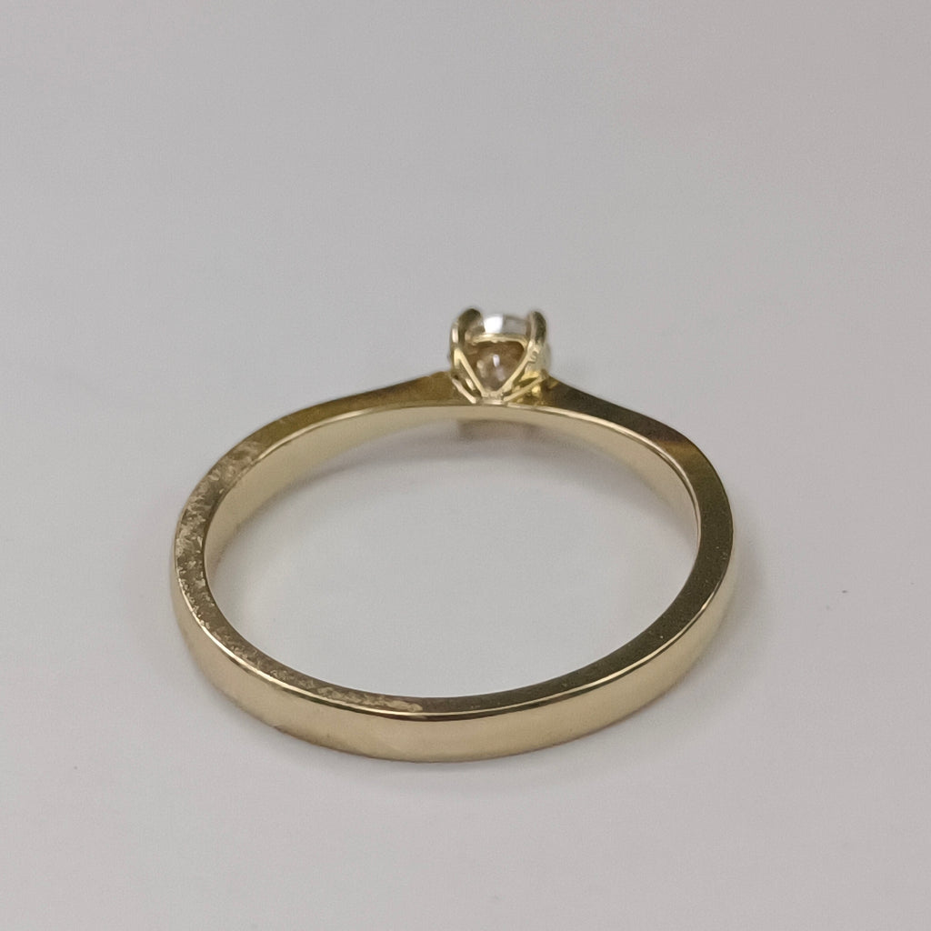 ANILLO SOLITARIO CON DIAMANTE CORTE BRILLANTE 0.20CTS JK SI1, 14K 2.2 G (NUEVO)