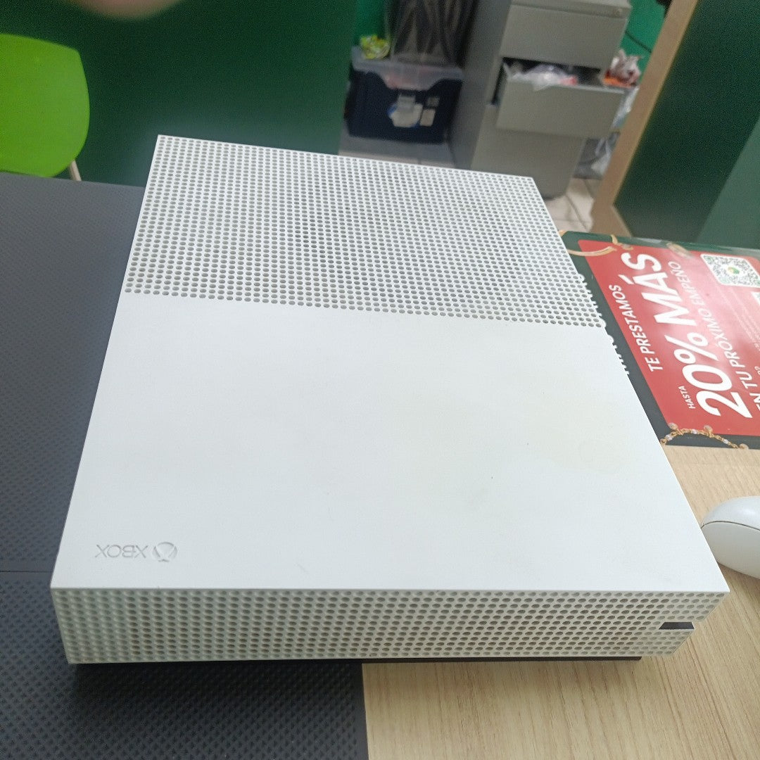 CONSOLA DE VIDEOJUEGO MICROSOFT XBOX ONE S 1 TB (SEMINUEVO)