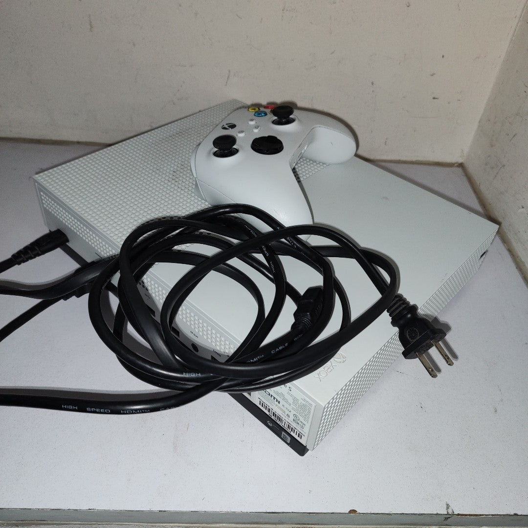 CONSOLA DE VIDEOJUEGO MICROSOFT XBOX ONE S 1 TB (SEMINUEVO)