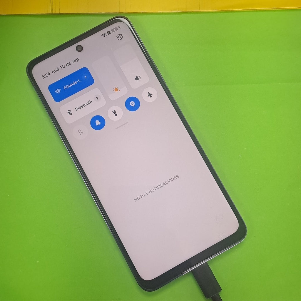 CELULAR OPPO  A80 5G CPH2639 (2024) 256 GB 8 GB RAM (SEMINUEVO)