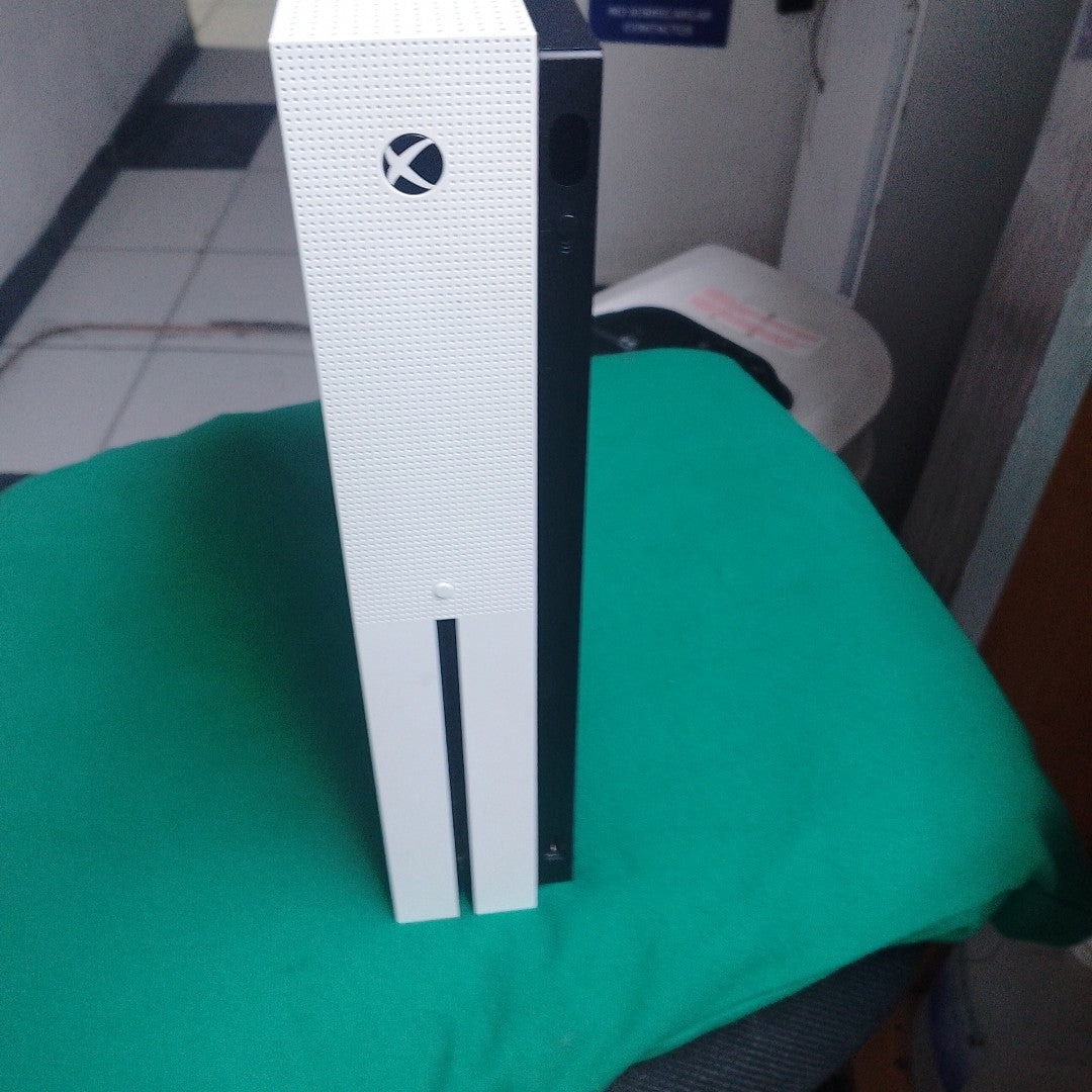 CONSOLA DE VIDEOJUEGO MICROSOFT XBOX ONE S 1 TB