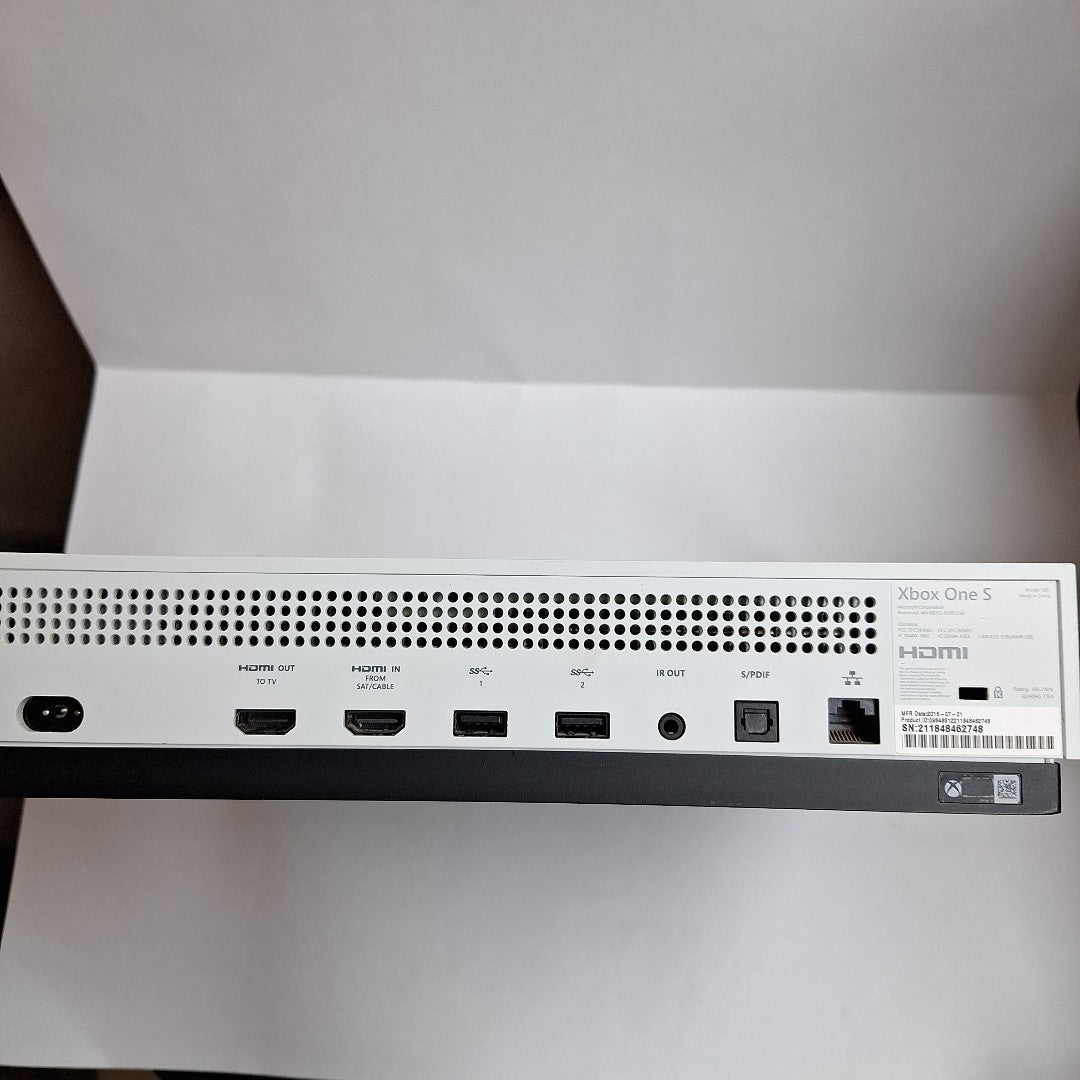 CONSOLA DE VIDEOJUEGO MICROSOFT XBOX ONE S 1 TB (SEMINUEVO)