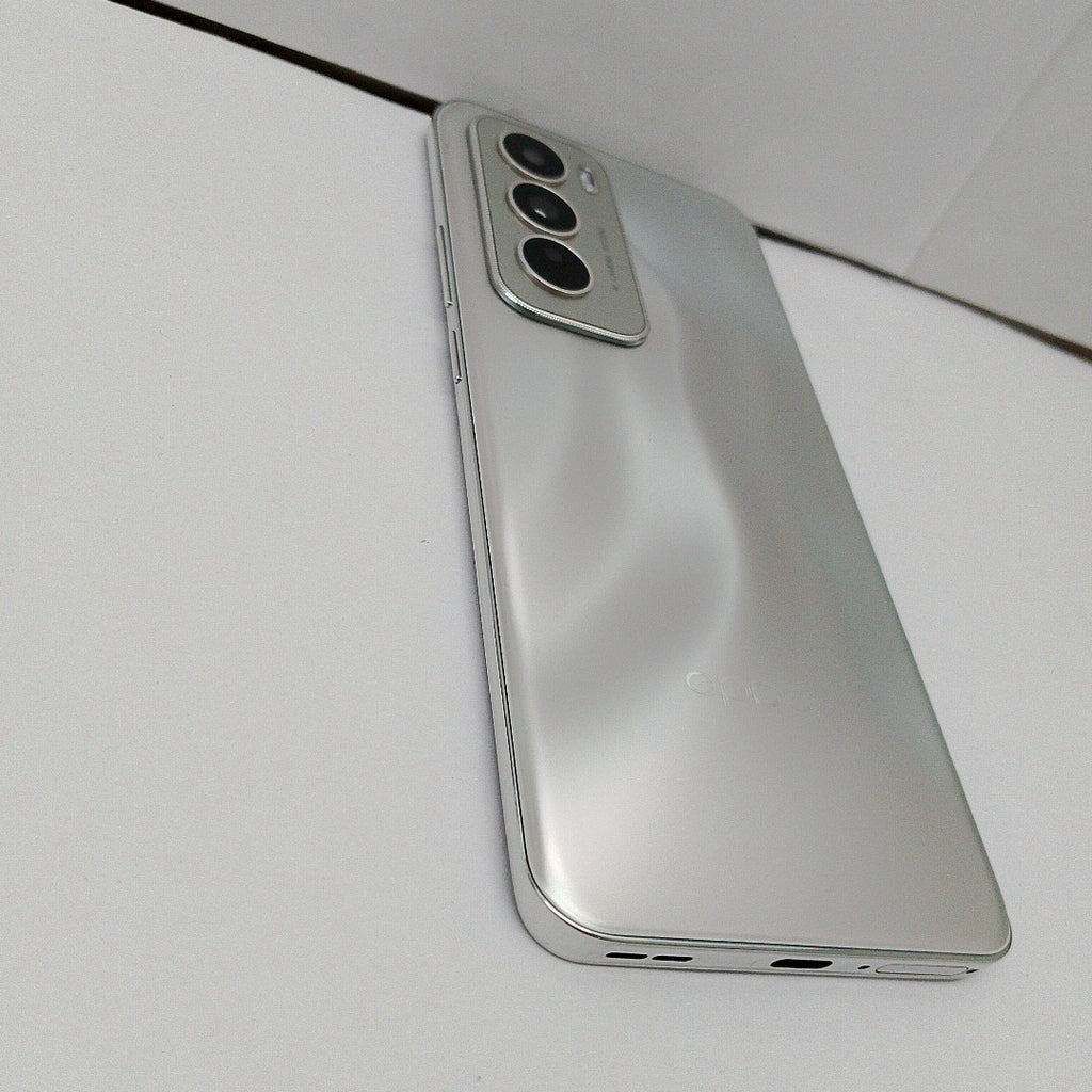 CELULAR OPPO   RENO12 5G CPH2625 (2024) 512 GB 12 GB RAM