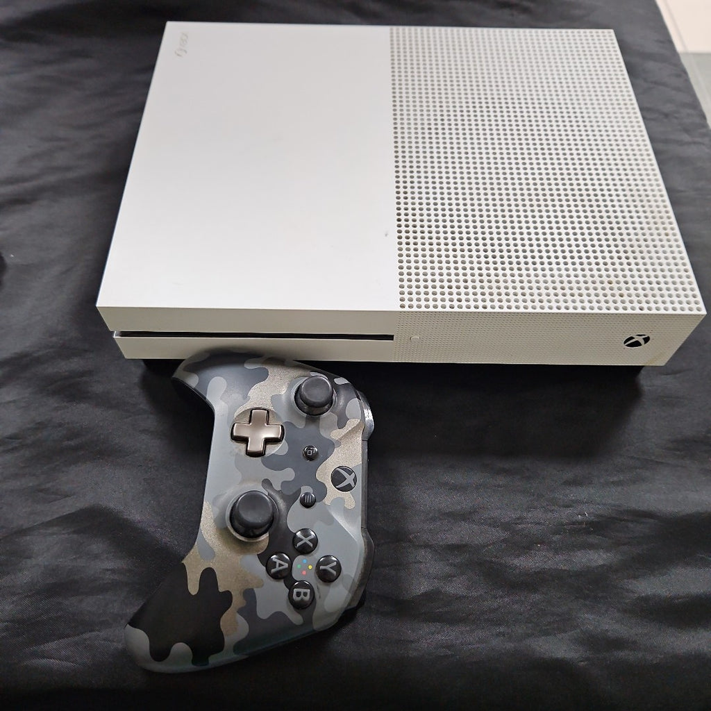 CONSOLA DE VIDEOJUEGO MICROSOFT XBOX ONE S 1 TB (SEMINUEVO)
