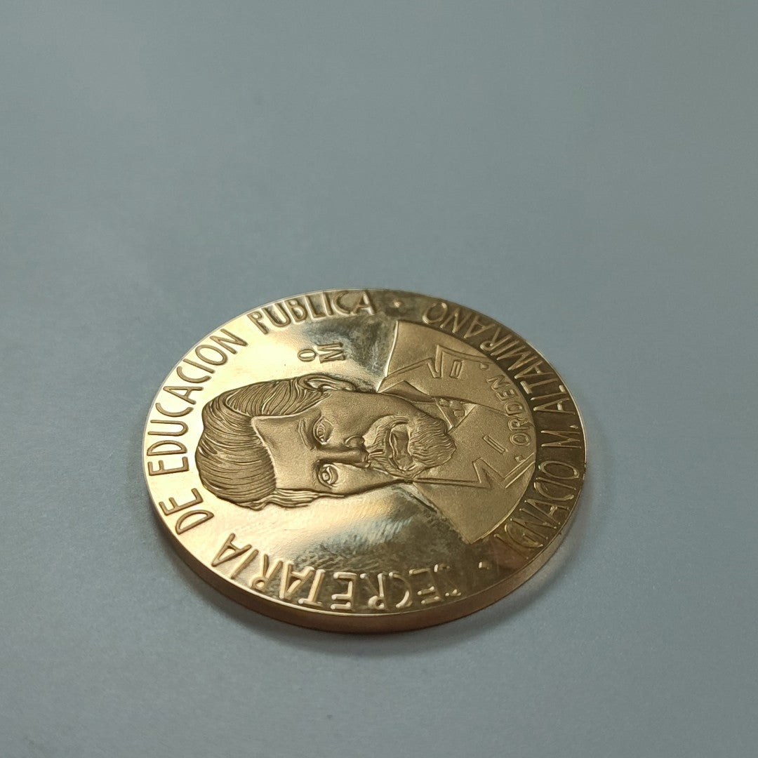 MEDALLA CONMEMORATIVA ORO 21 K 41,90 GRMS (SEMINUEVO)