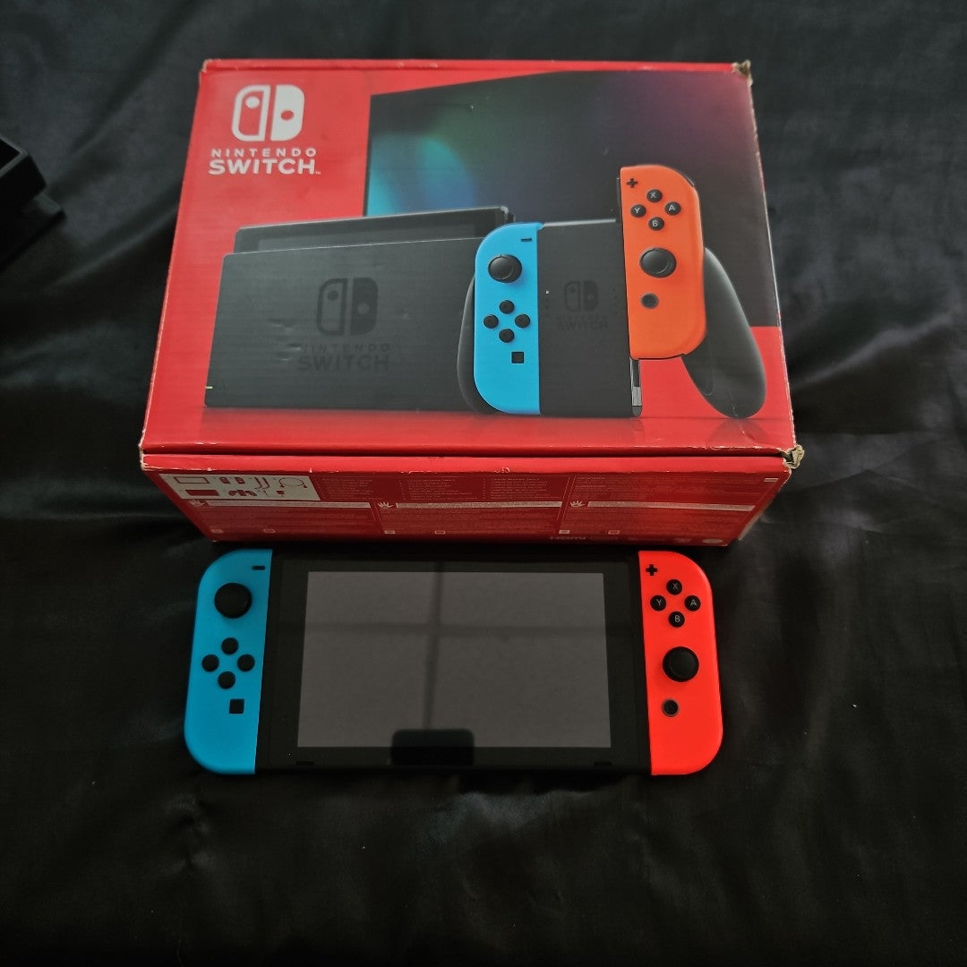 CONSOLA DE VIDEOJUEGO NINTENDO SWITCH 32 GB (SEMINUEVO)