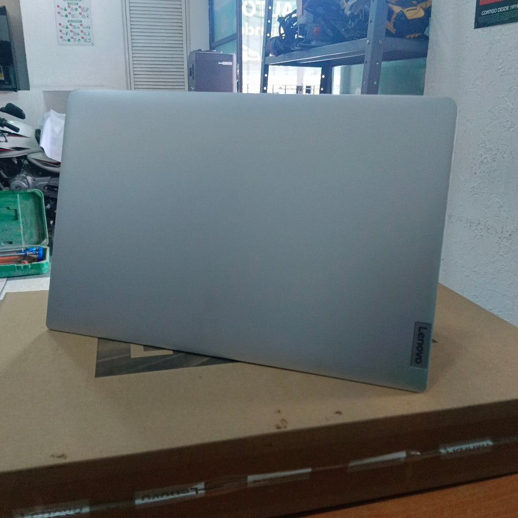 LAPTOP LENOVO IDEAPAD 1 15IGL7 (2023) 256 GB SSD 8 GB RAM (SEMINUEVO)