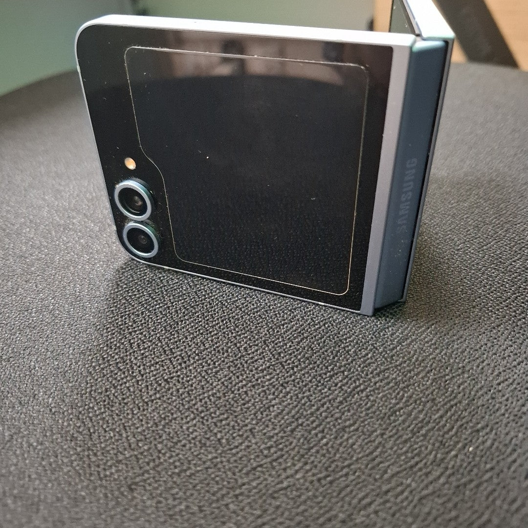 CELULAR SAMSUNG GALAXY Z FLIP 6 SM-F741B 256 GB 12 GB RAM (SEMINUEVO)