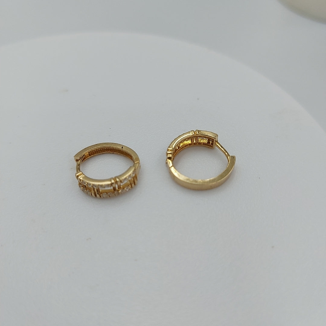 HUGGIES ORO 14K 2.5 (NUEVO)