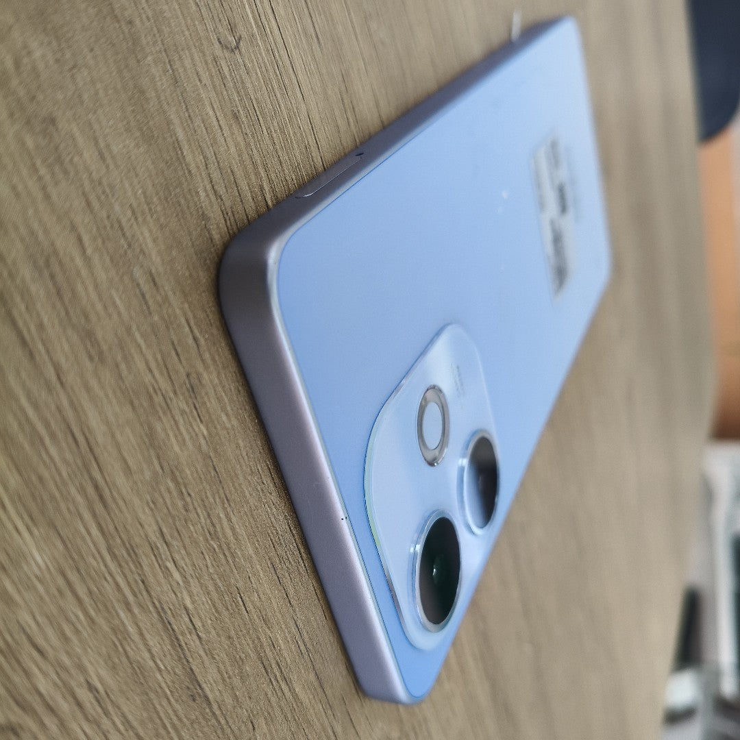 CELULAR OPPO  A5 PRO CPH2711 (2025) 256 GB 8 GB RAM (SEMINUEVO)