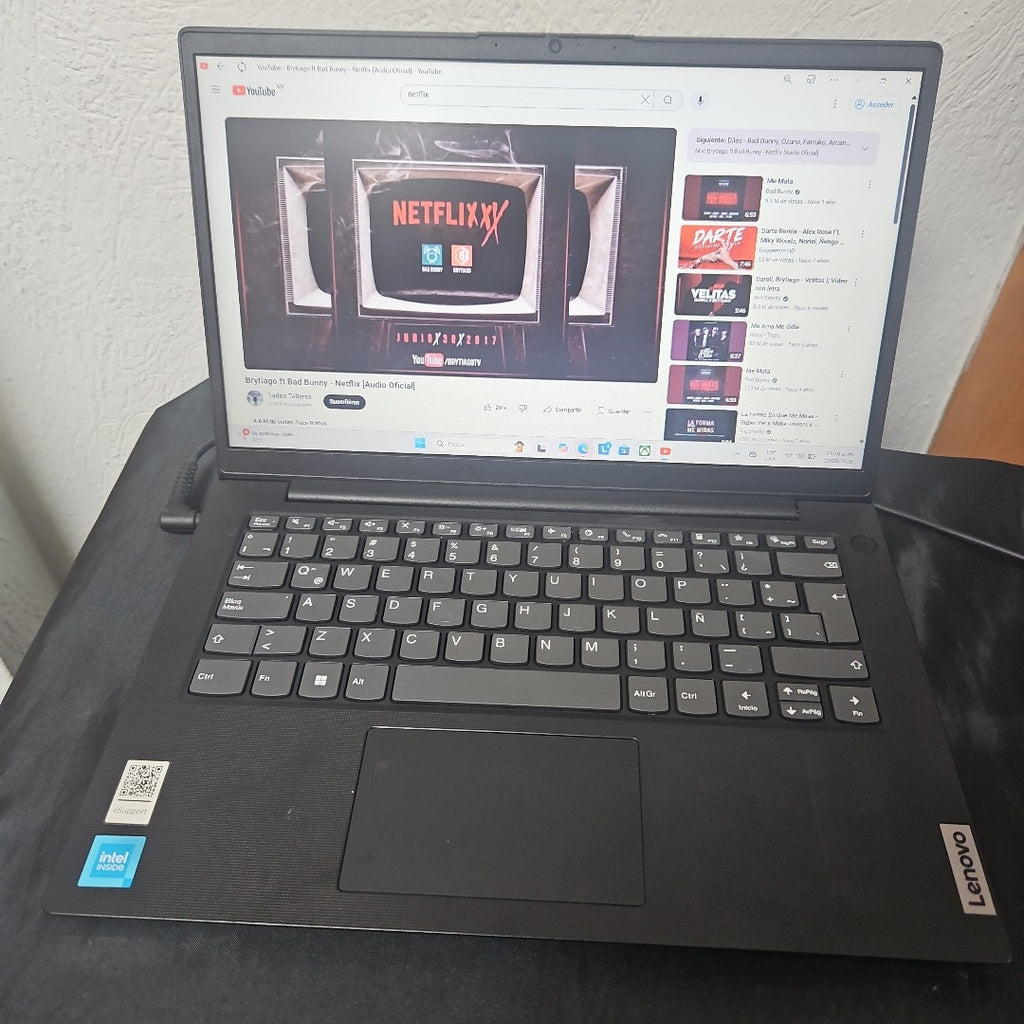 LAPTOP LENOVO V14 G2 IJL (2024) 256 GB SSD 4 GB RAM (SEMINUEVO)