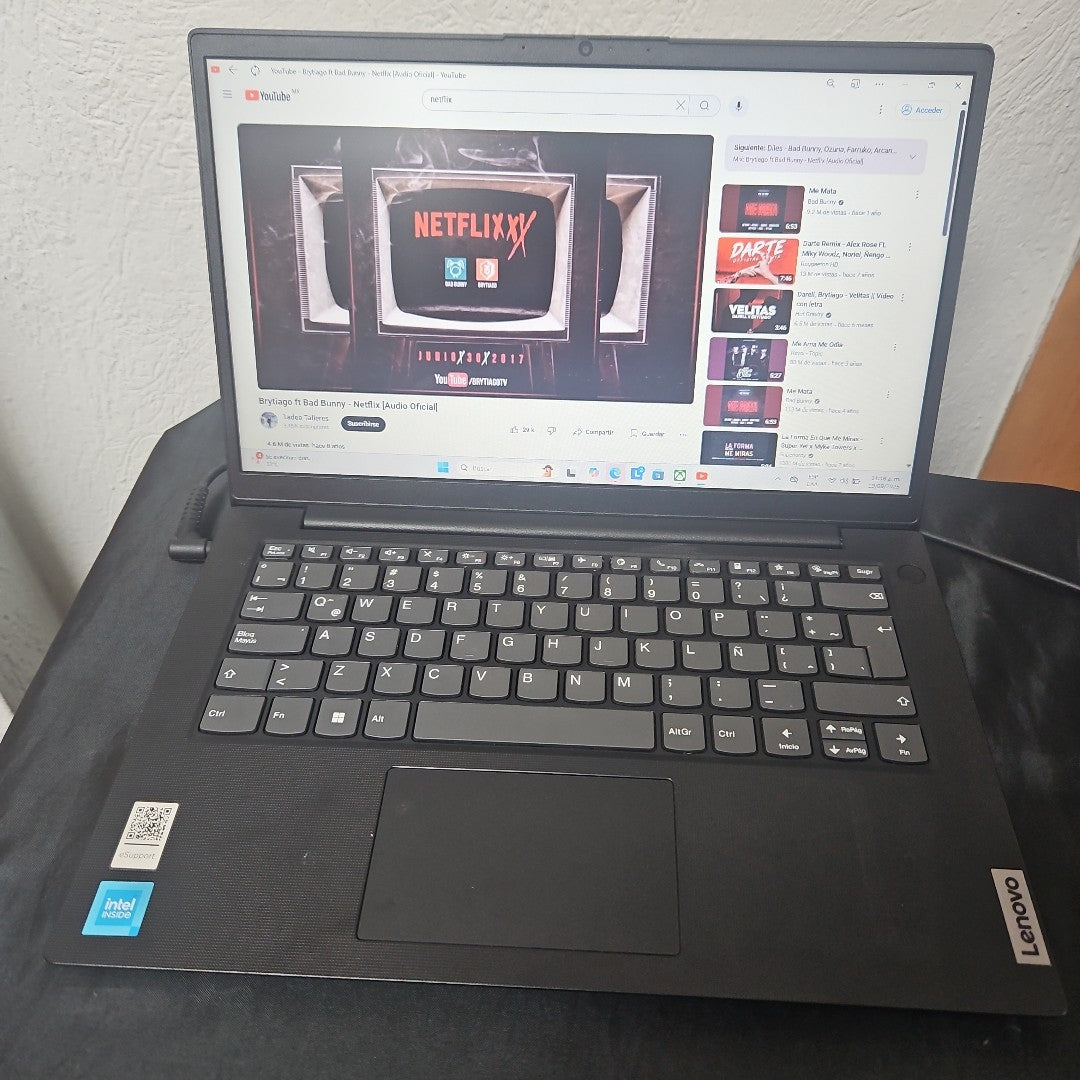 LAPTOP LENOVO V14 G2 IJL (2024) 256 GB SSD 4 GB RAM (SEMINUEVO)
