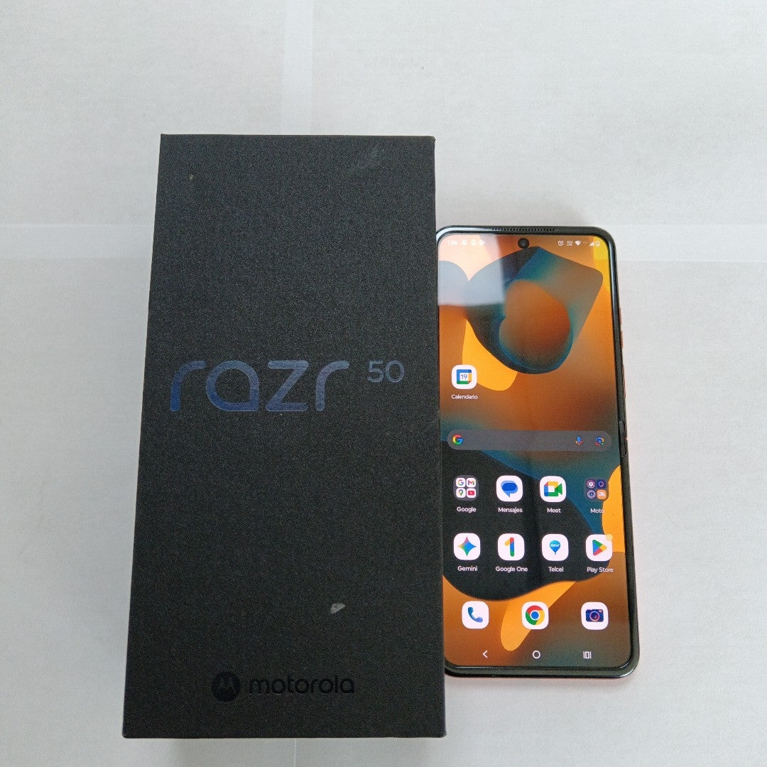 CELULAR MOTOROLA RAZR 50 5G XT2453-1 512 GB 12 GB RAM (SEMINUEVO)