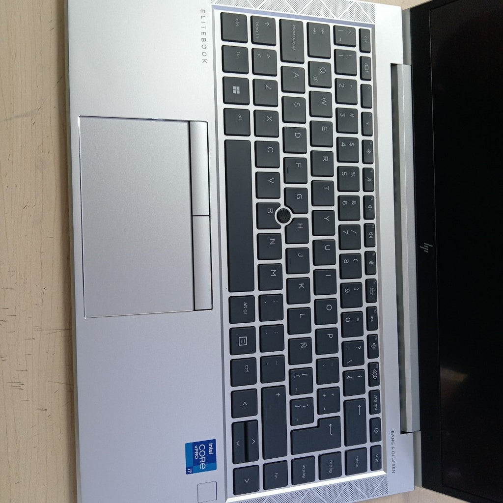 LAPTOP HP ELITEBOOK 840 G8 (2023) 256 GB SSD 16 GB RAM (SEMINUEVO)